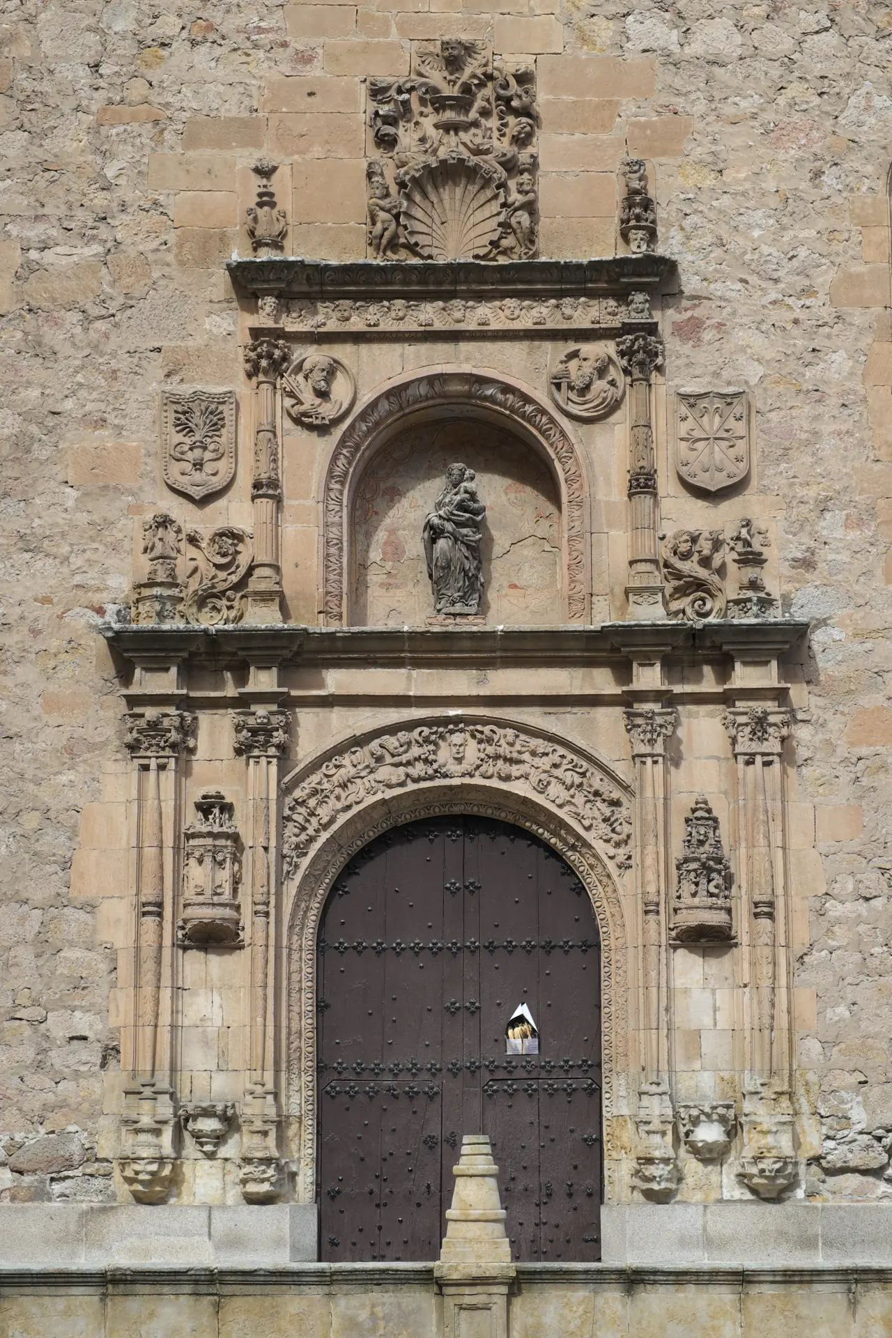 Portada plateresca de la iglesia del convento